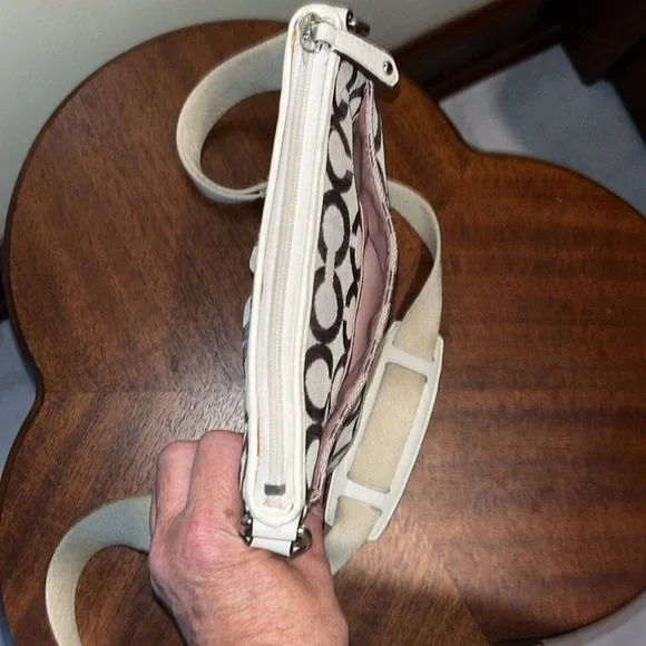 Coach   Rare Crossbody bag  Horse & carriage logo  cream/silvery gray leather tr - Picture 10 of 13